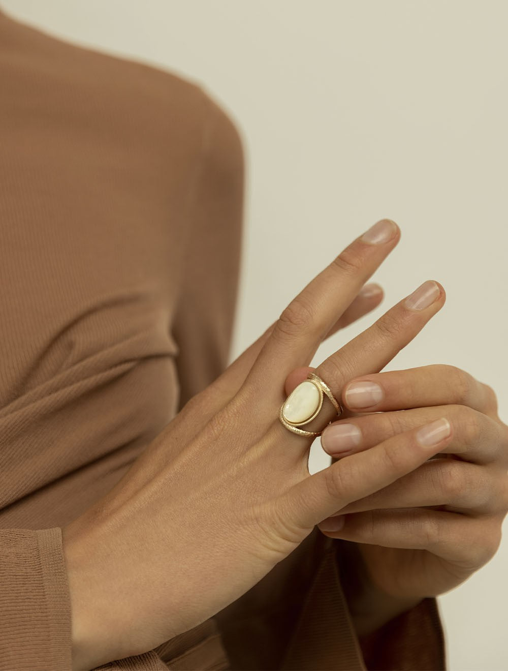 bague-plaque-or-qualite-gemme-porte