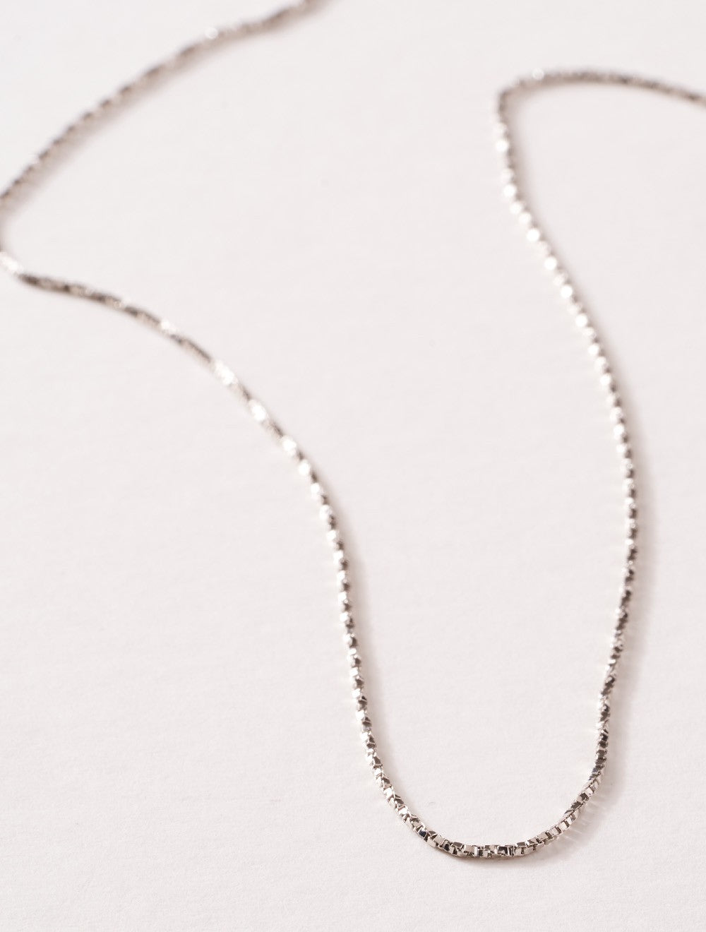 collier-chaine-torsadee-design