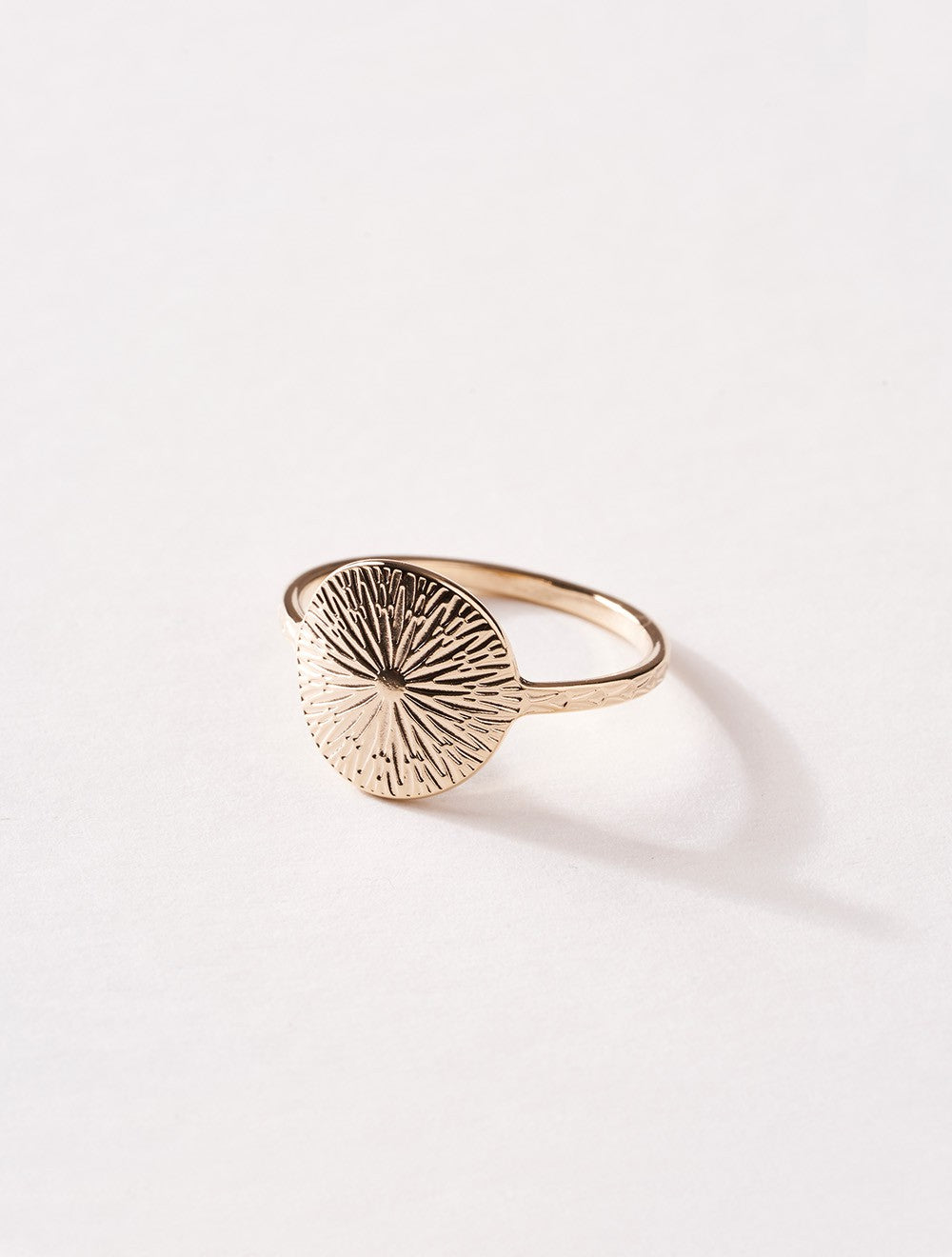 bague-plaque-or-rosace-