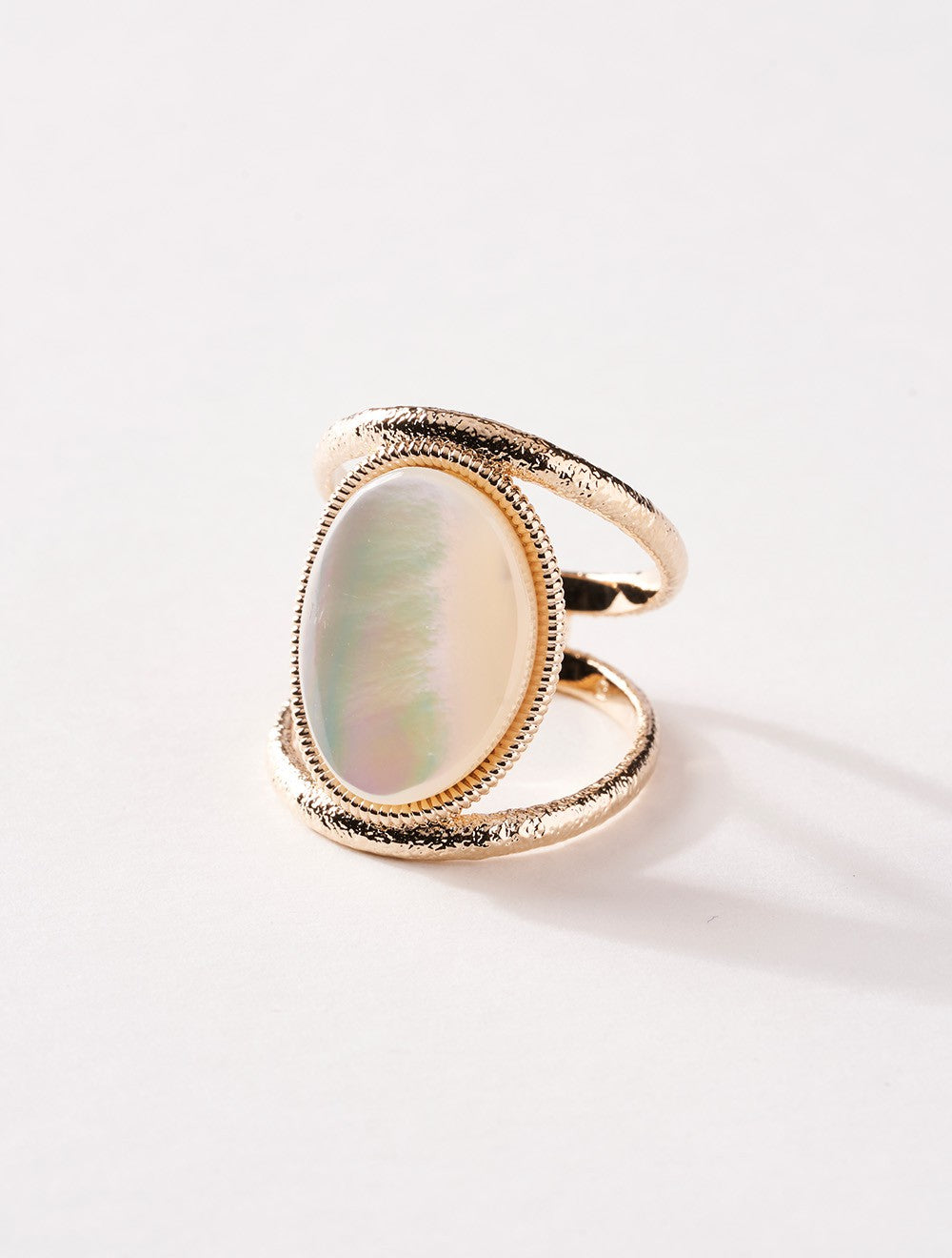 bague-gemme-nacre-blanc-plaque-or
