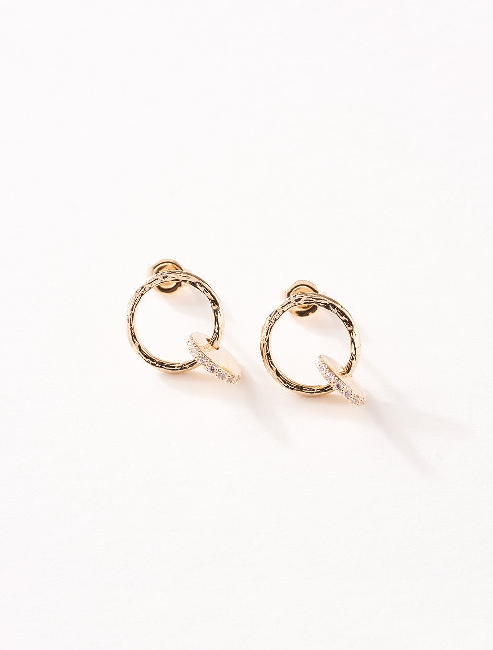 boucles-oreilles-pendantes-canopee-plaque-or-modernite