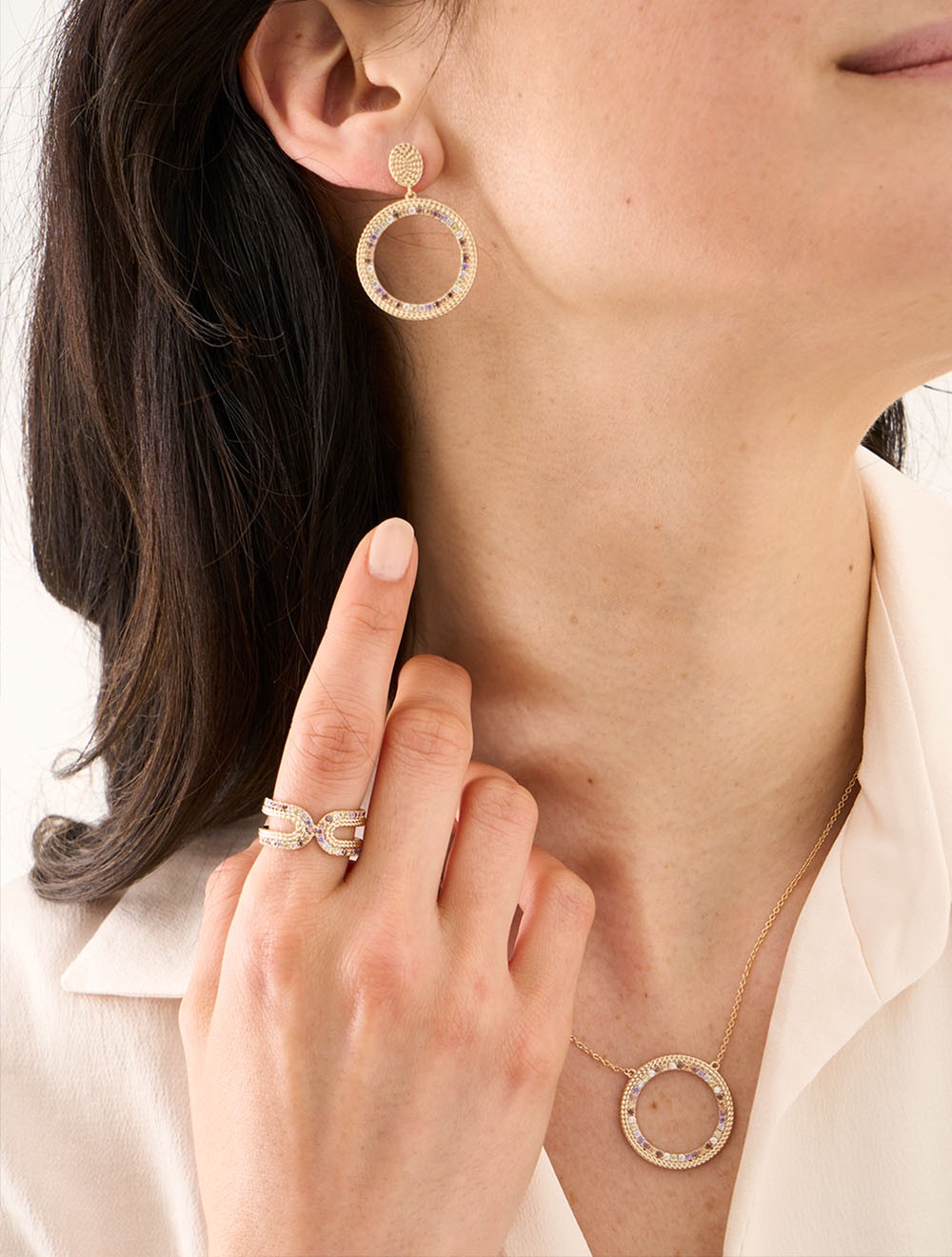 boucles-oreilles-plaque-or-pierres-couleur-cordelle-porte