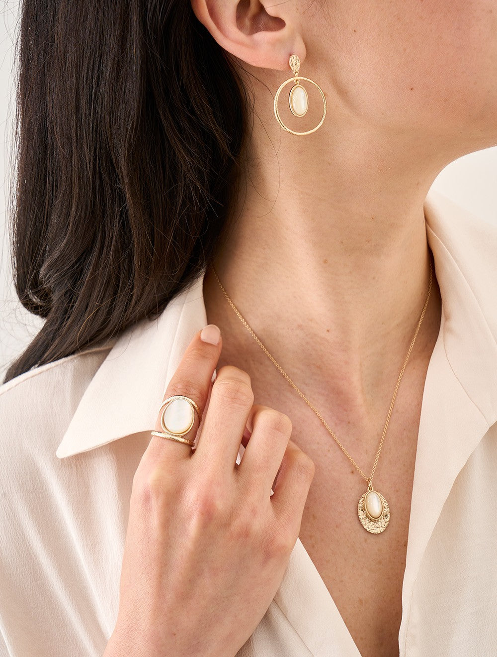 bague-gemme-plaque-or-nacre-femme-bijoux