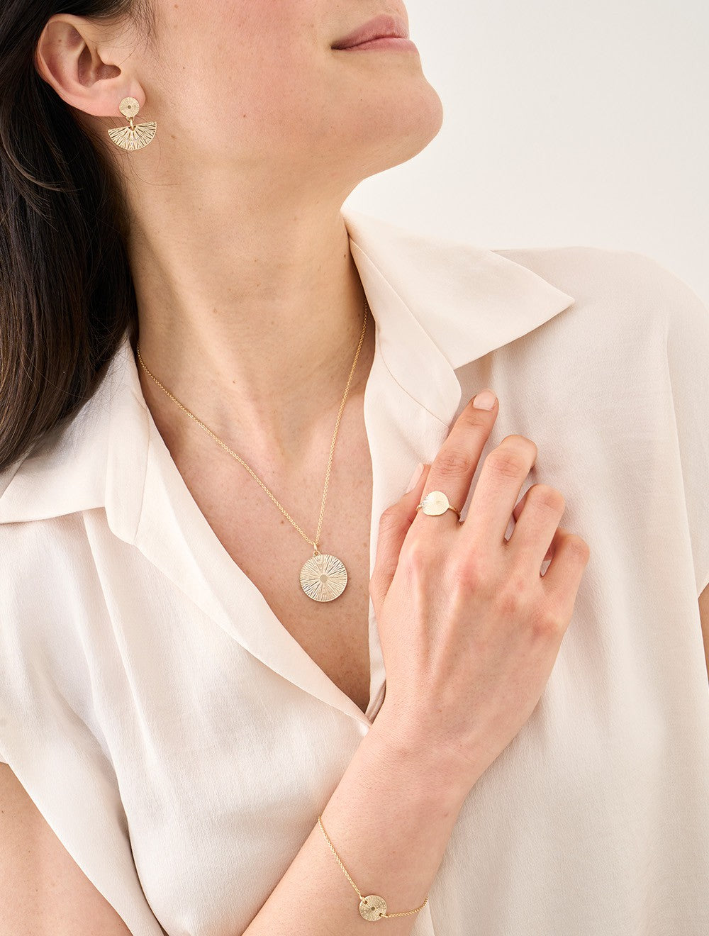 bague-plaque-or-rosace-bijoux-femme