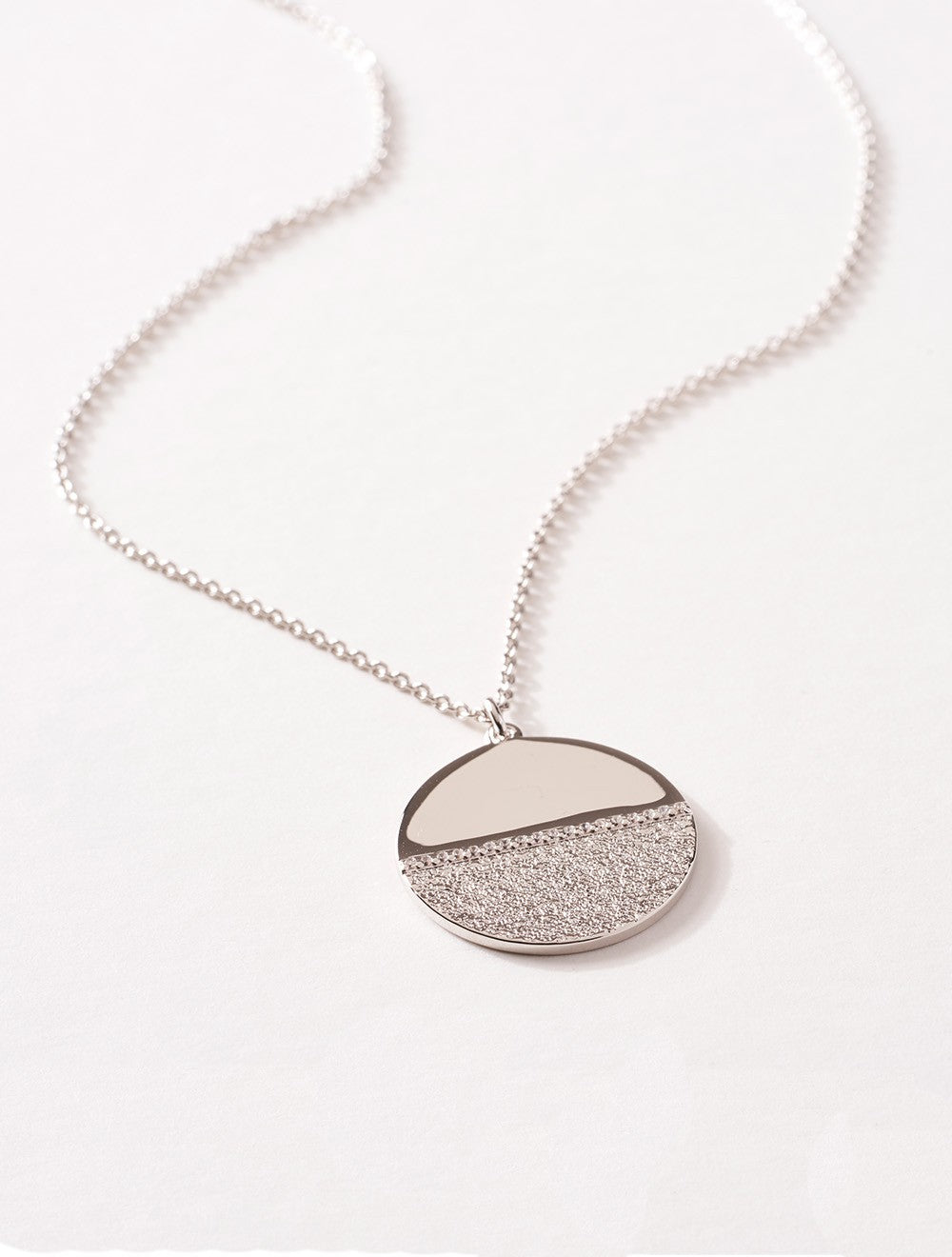 collier-horizon-argent- granite-poli-miroir