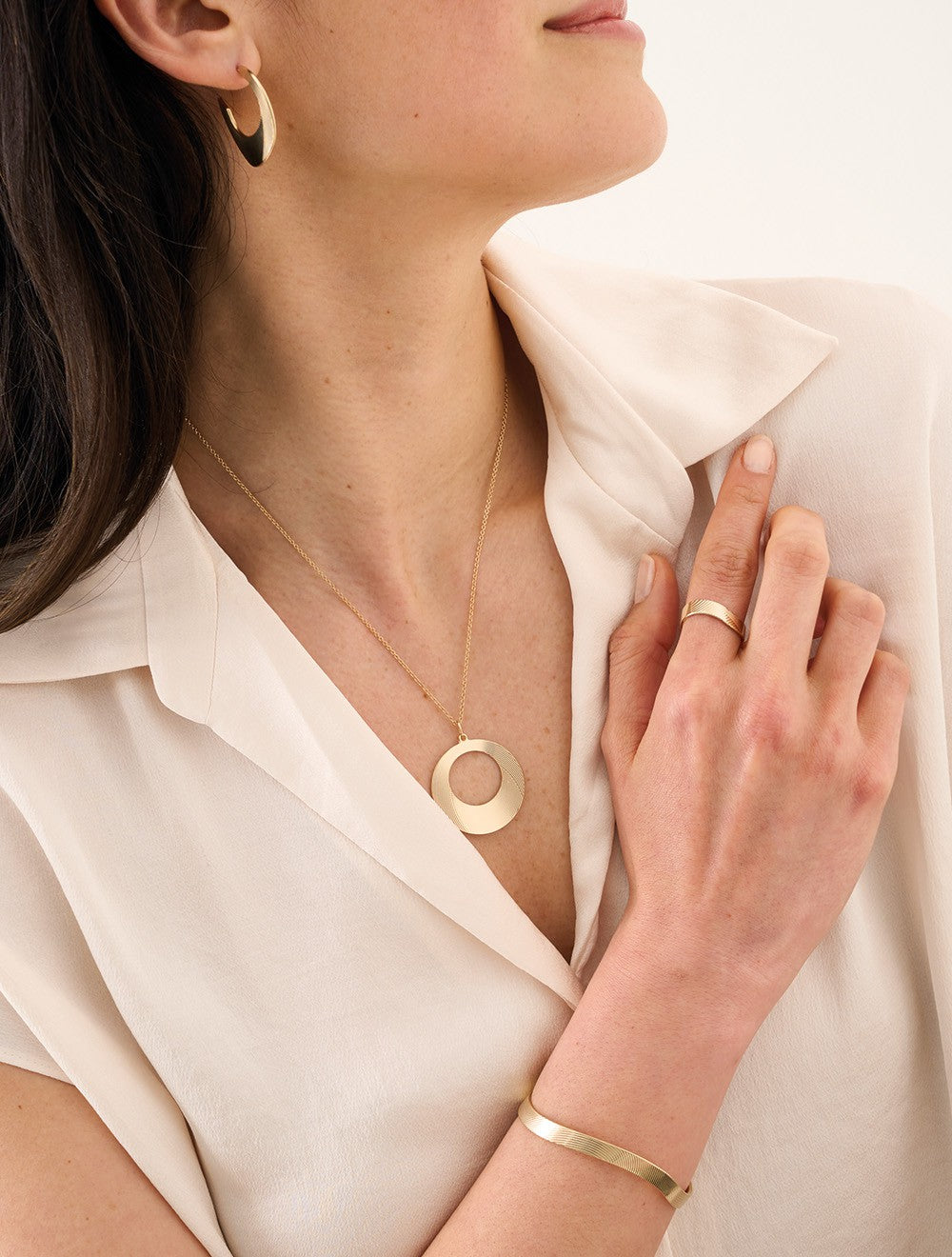 collier-doré-pendentif-chaîne