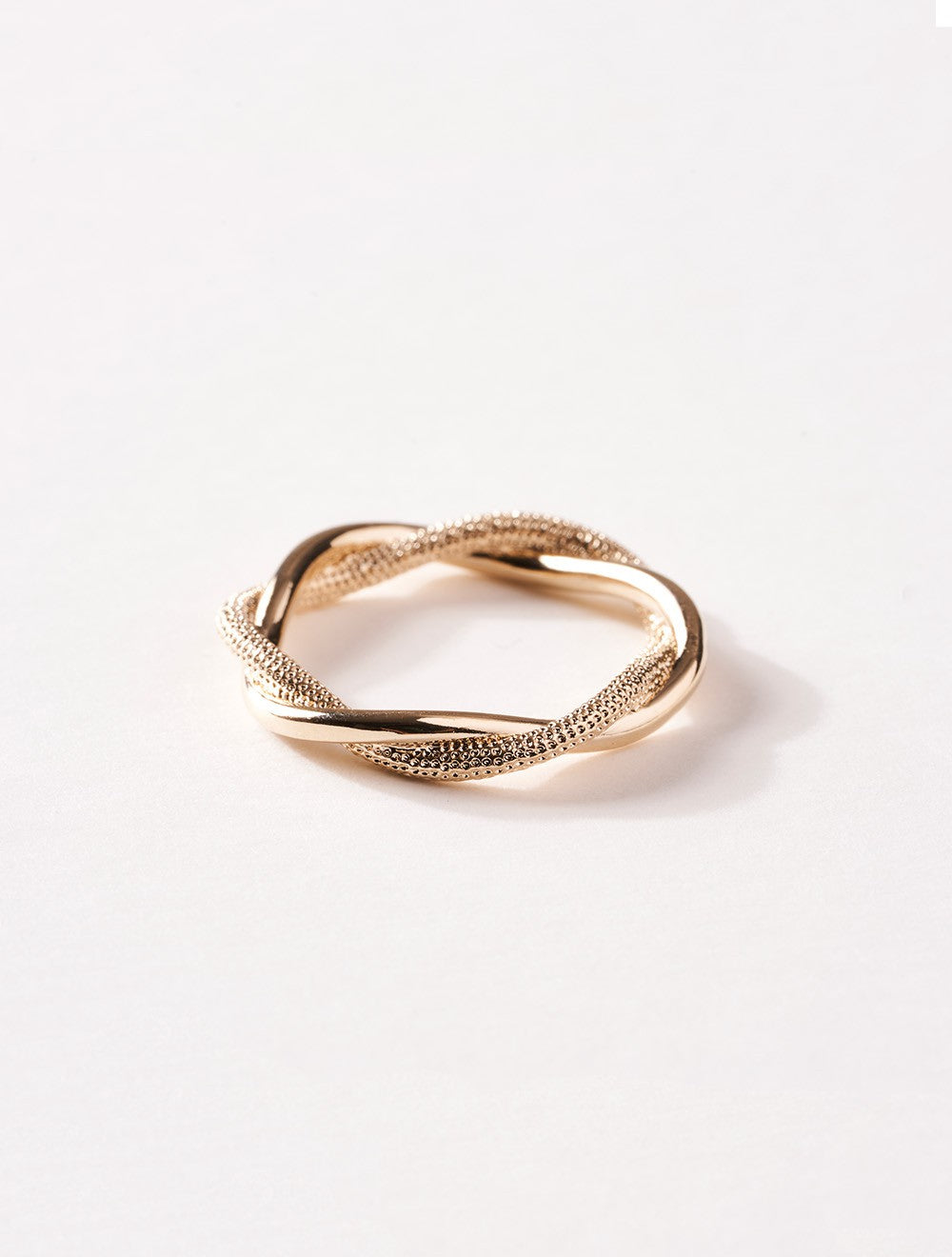 bague-filage-plaque-or-torsade-savoir-faire-unique-style