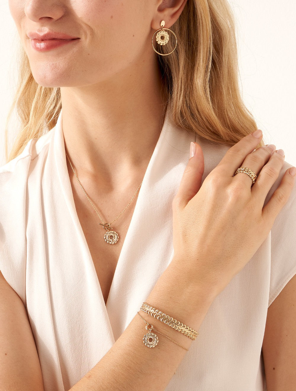 collier-argent-moderne-nouveau-femme