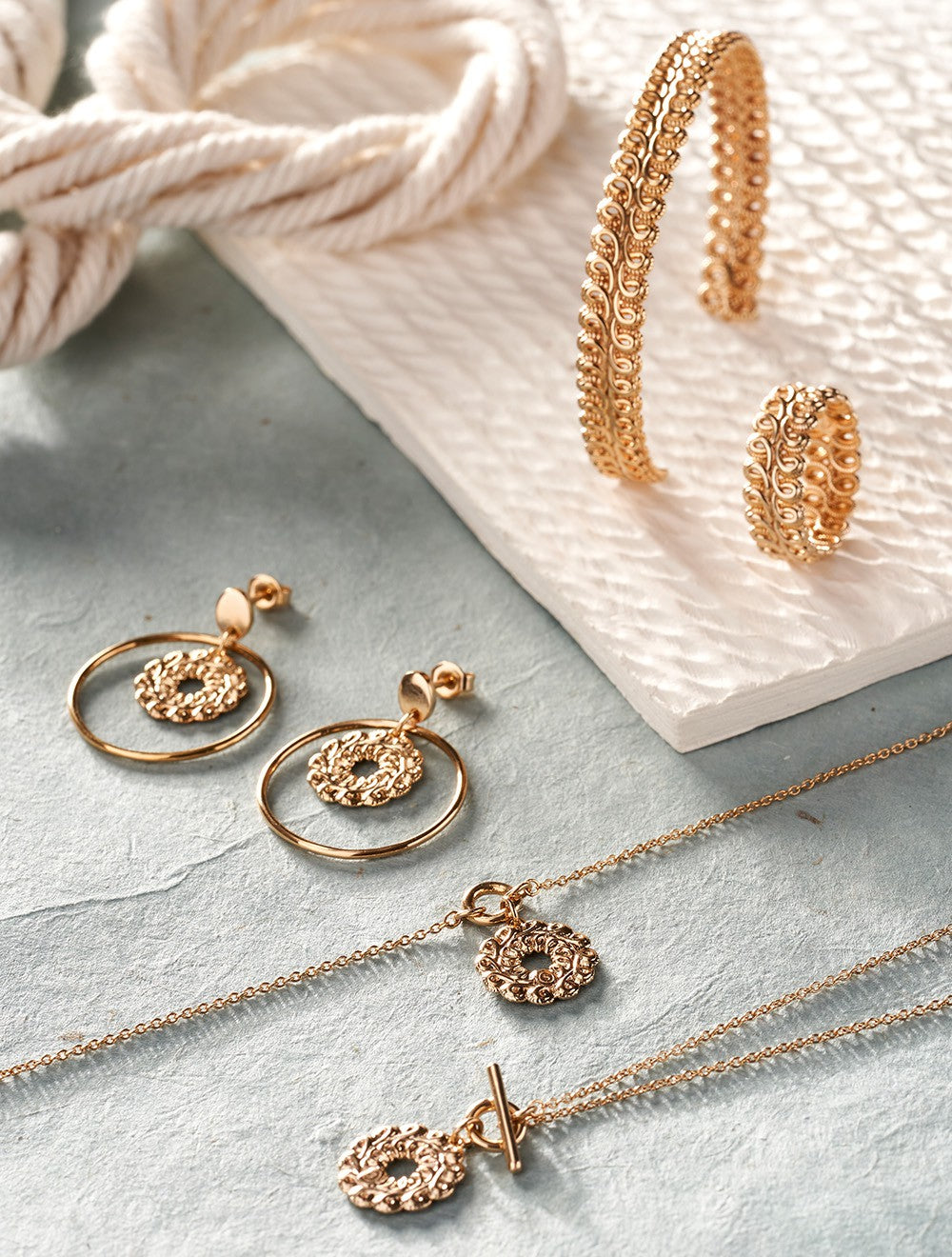 Ligne tendance en plaqué or bijoux moderne ligne passementerie
