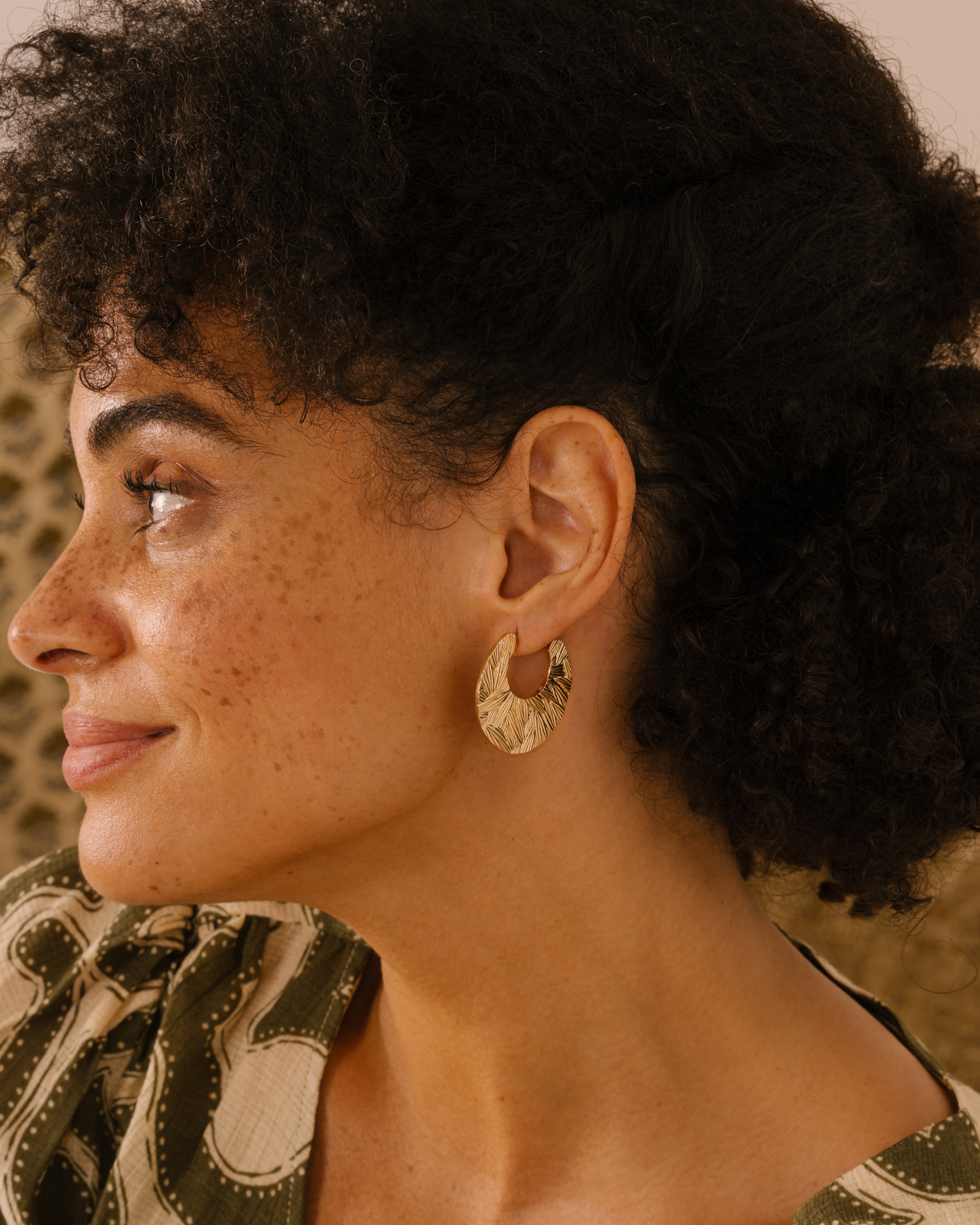 Boucles d'oreilles dahlia| plaqué or