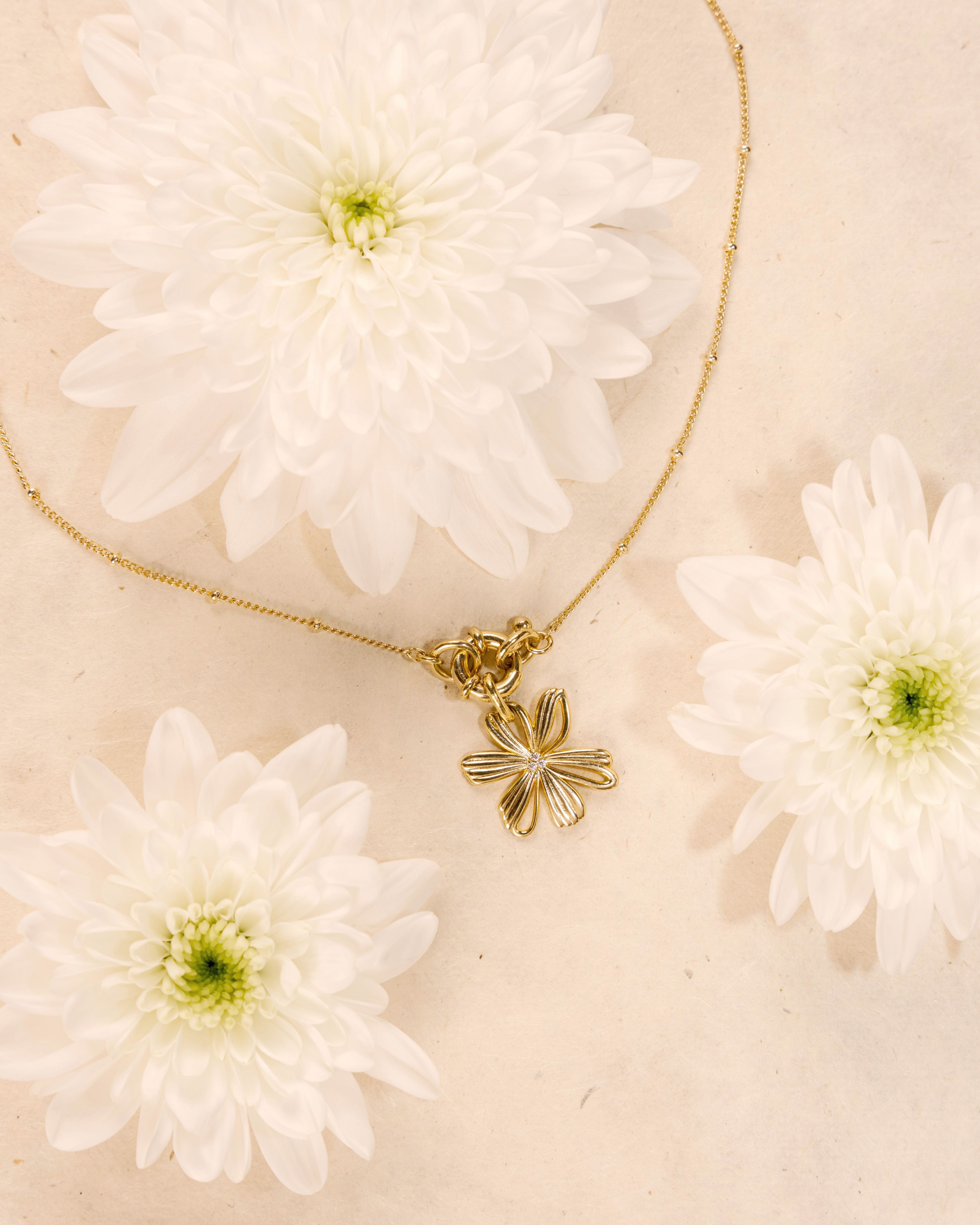 Collier Pivoine en plaqué or avec pendentif zirconium – Saunier Bijoux