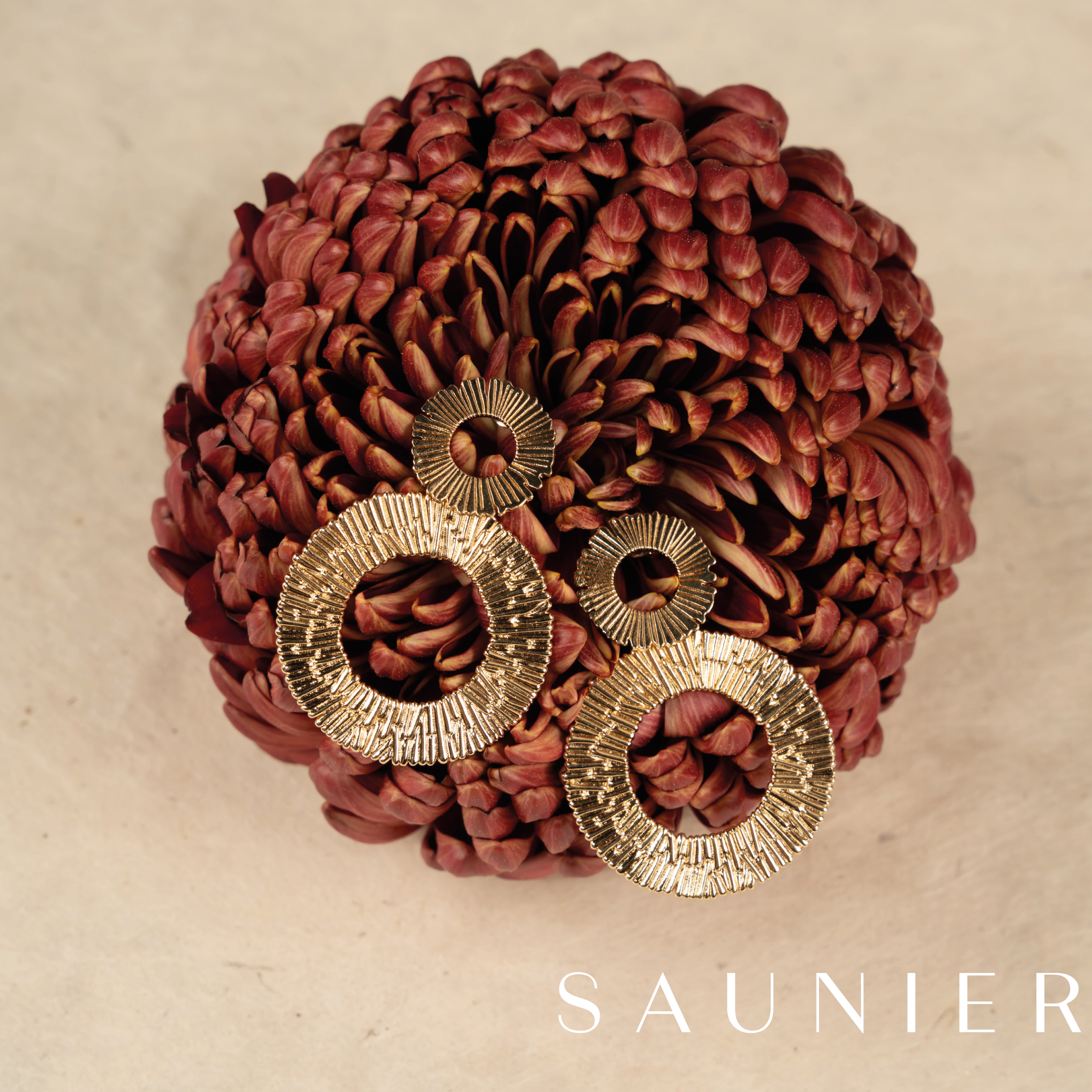 Boucles pendantes Pampa en plaqué or – Saunier Bijoux