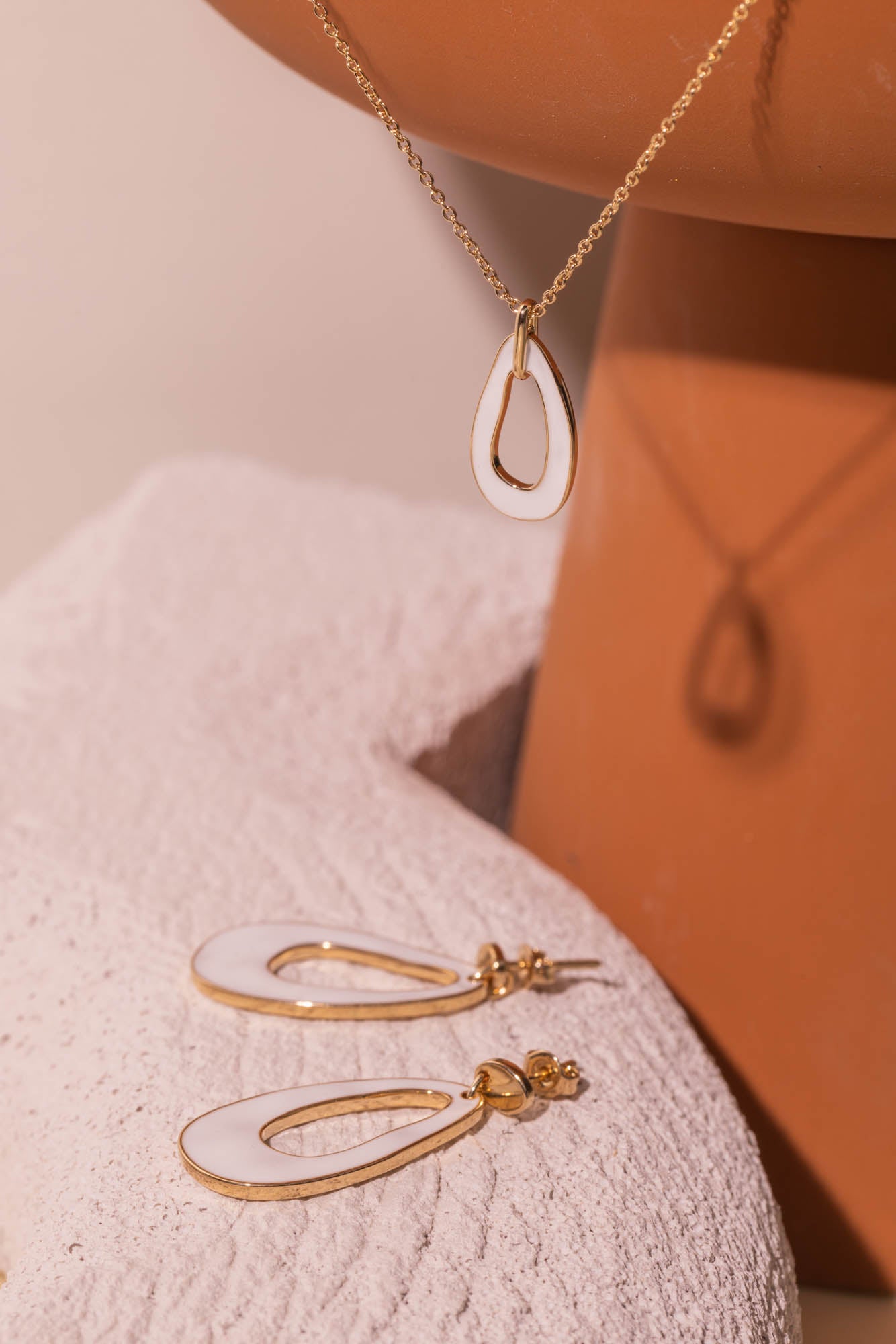 Boucles d'Oreilles Pendantes Porcelaine, Plaqué Or